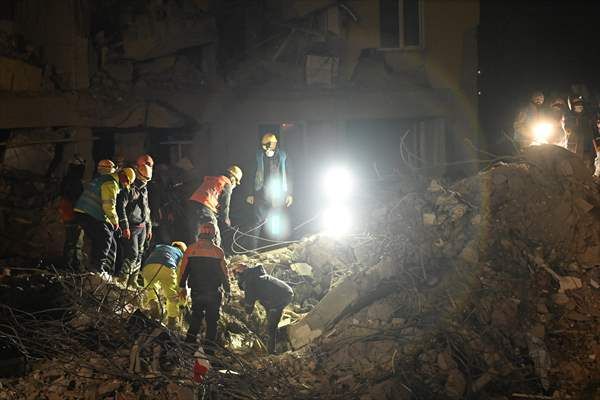 Kahramanmaraş'ta enkaz kaldırma ve arama çalışmaları devam ediyor 3
