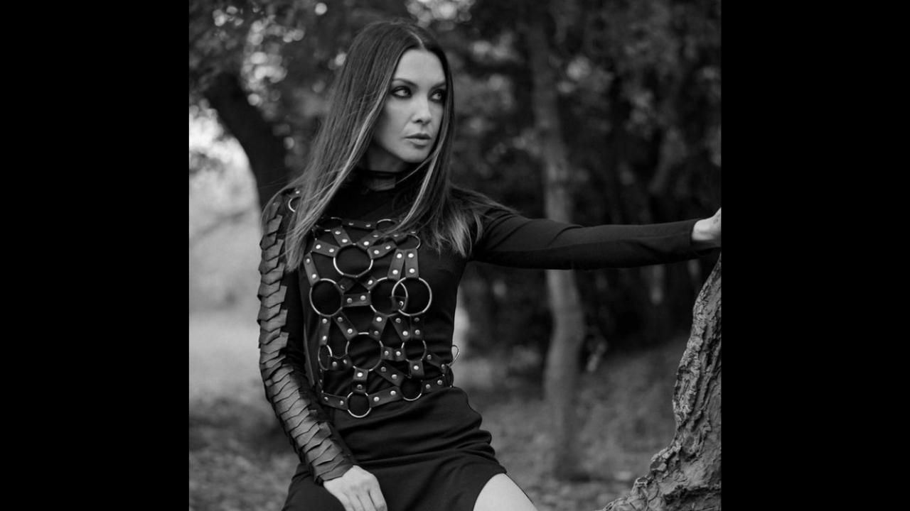 Arzu Yanardağ güzelliğiyle yıllara meydan okuyor! 7