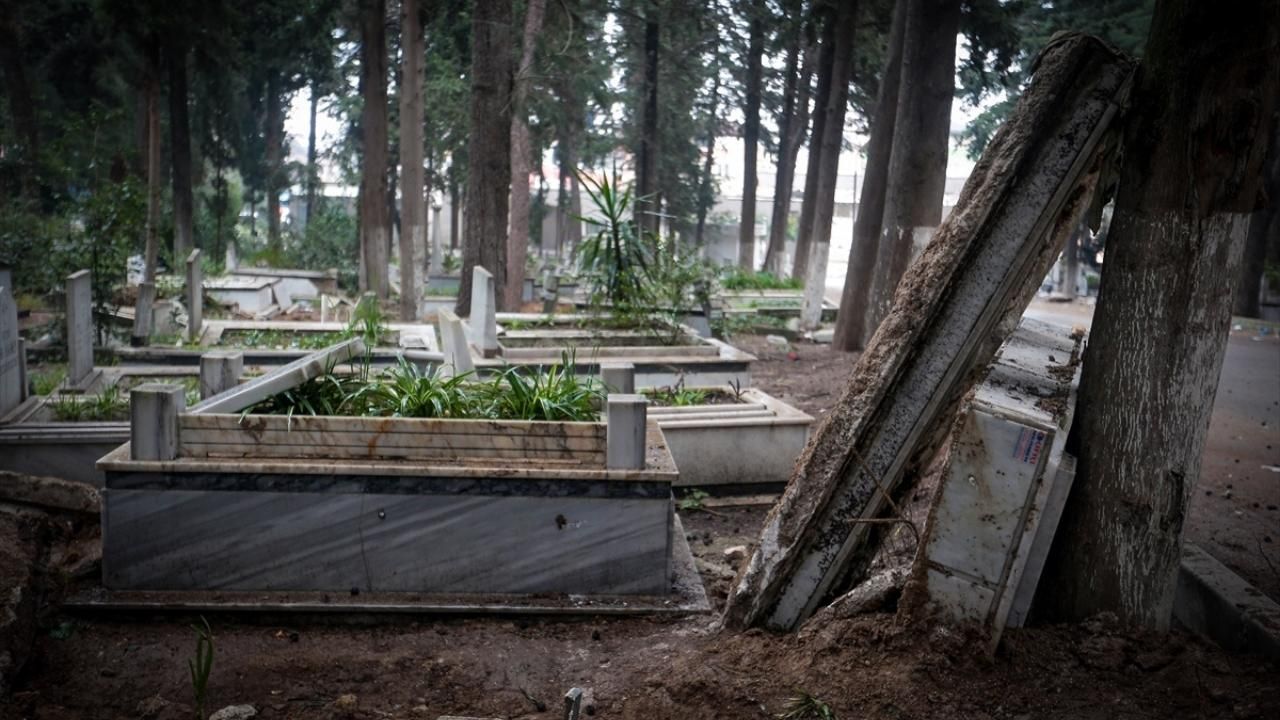 Hatay'da mezarlar yer değiştirdi! 3