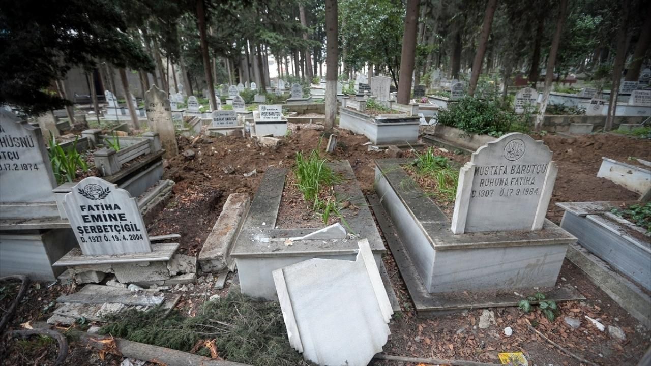 Hatay'da mezarlar yer değiştirdi! 9
