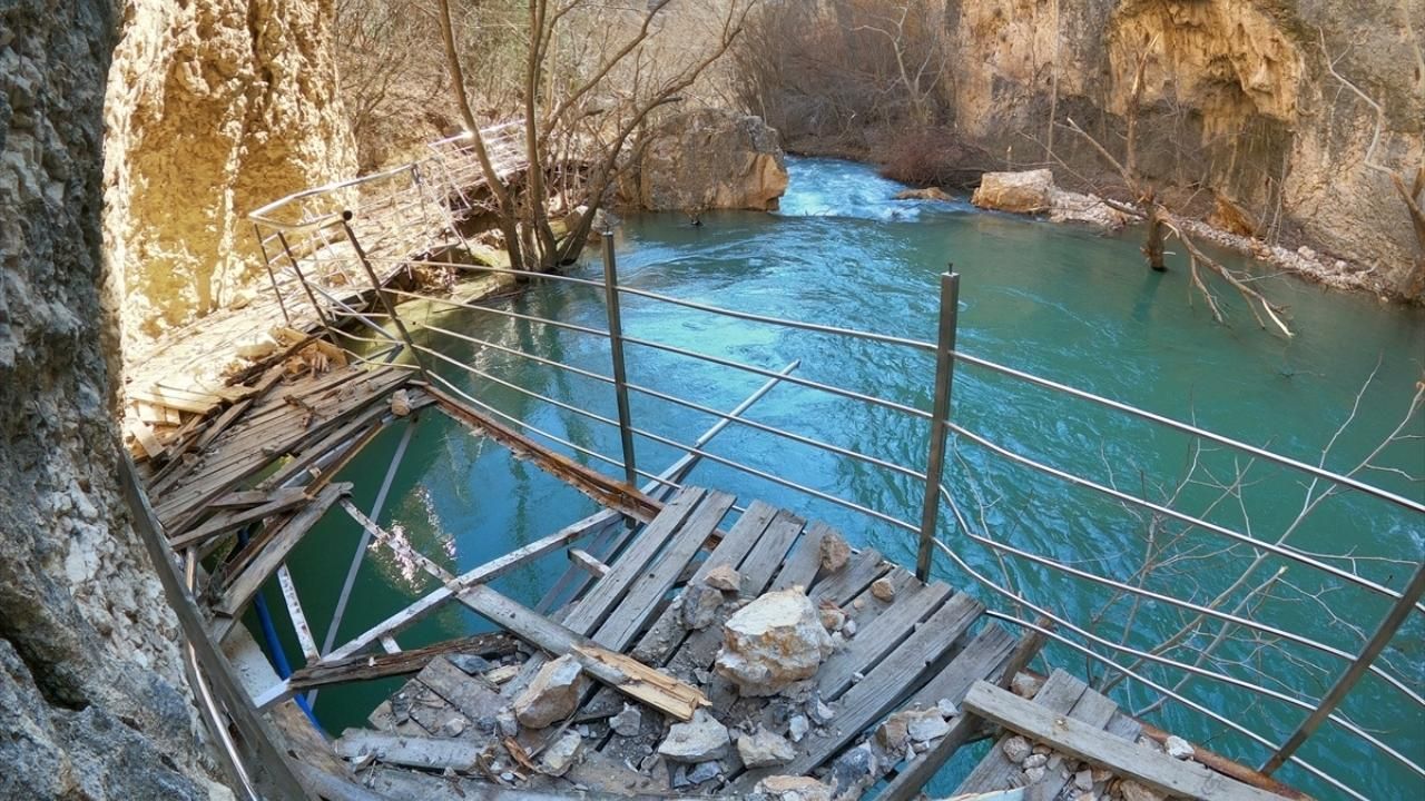 Depremlerde hasar gören Malatya'daki Tohma Kanyonu ziyarete kapatıldı 4
