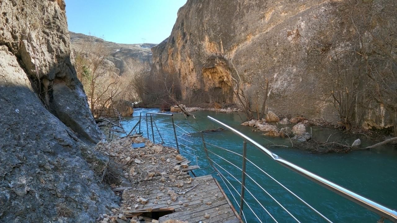 Depremlerde hasar gören Malatya'daki Tohma Kanyonu ziyarete kapatıldı 5