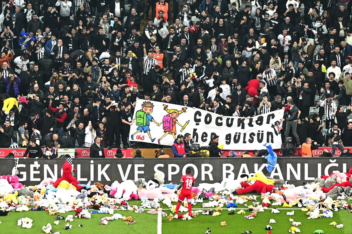 Beşiktaş'tan ''Çocuklar hep gülsün'' mesajı! 6