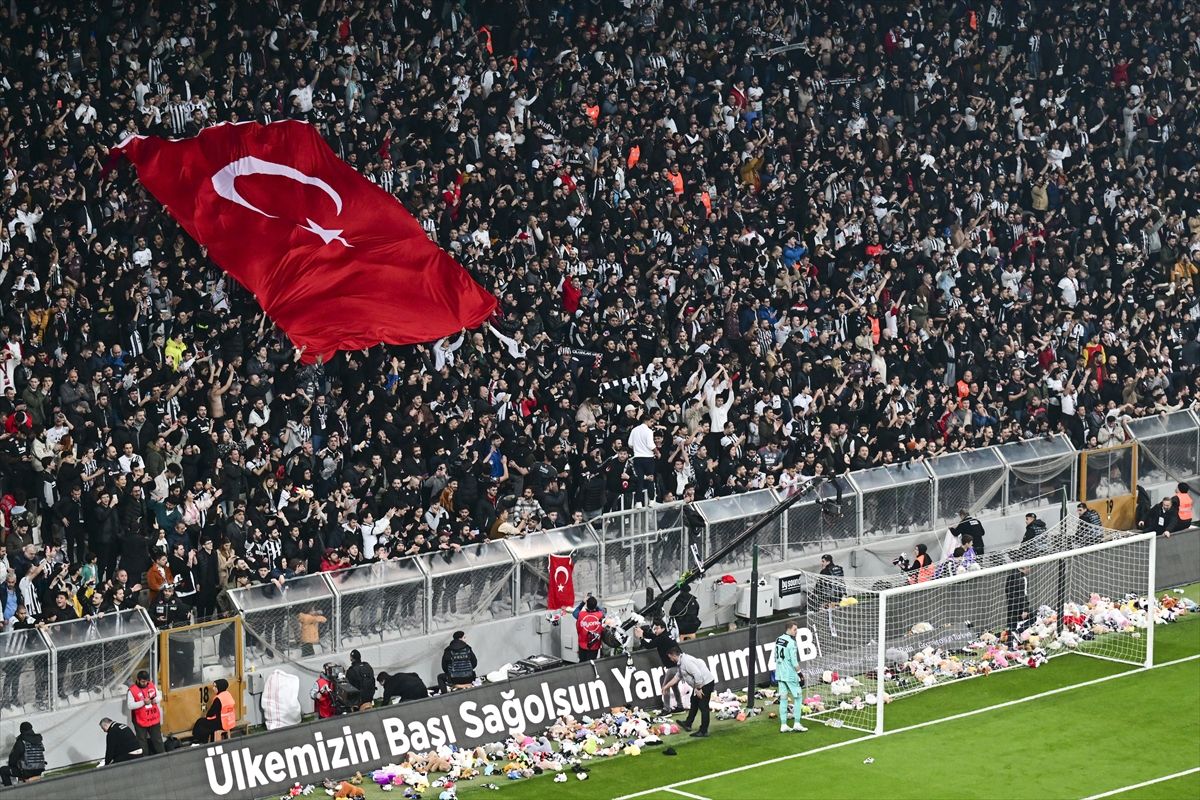 Beşiktaş'tan ''Çocuklar hep gülsün'' mesajı! 10