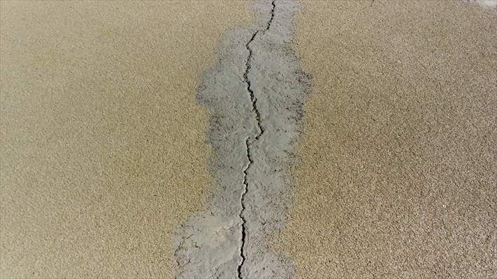 Elazığ'da fay hattındaki zemin sıvılaşması dron ile görüntülendi 2
