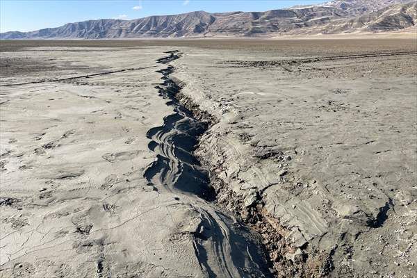 Elazığ'da fay hattındaki zemin sıvılaşması dron ile görüntülendi 5