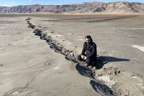 Elazığ'da fay hattındaki zemin sıvılaşması dron ile görüntülendi 8