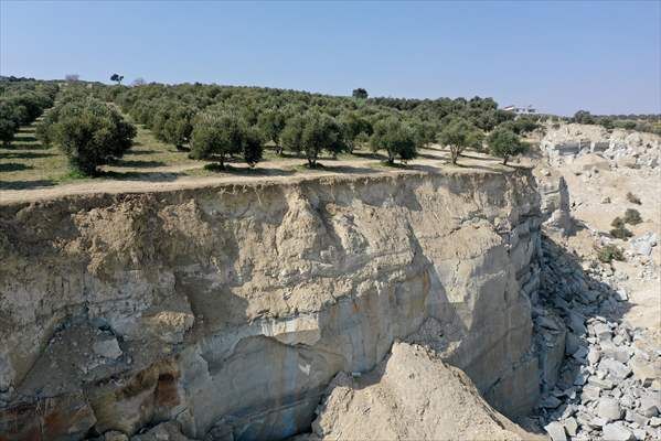 Hatay'da depremde oluşan yarık dron ile görüntülendi 8
