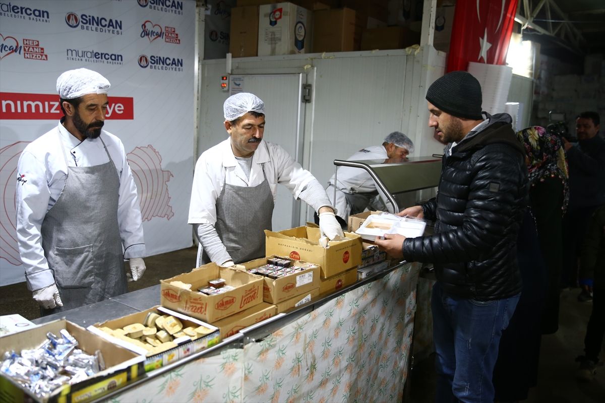 Deprem bölgesinde çadır ve konteyner kentlerde ilk sahur yapıldı 10