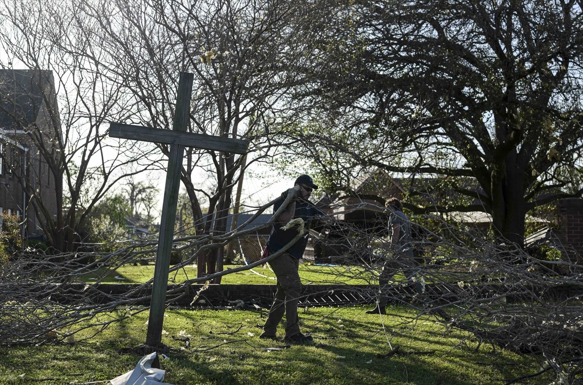 ABD'de hortumların yol açtığı yıkım böyle görüntülendi 16