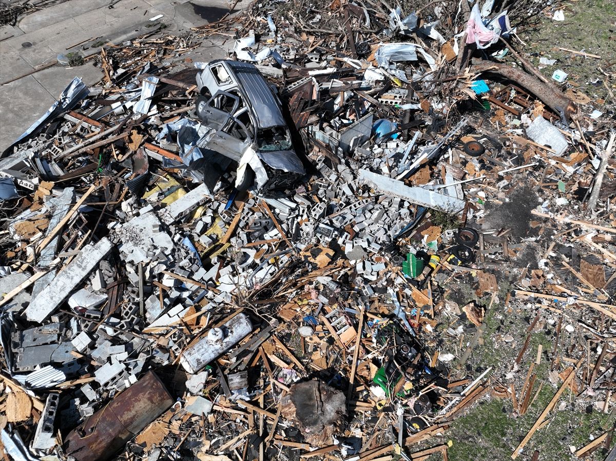 ABD'de hortumların yol açtığı yıkım böyle görüntülendi 3