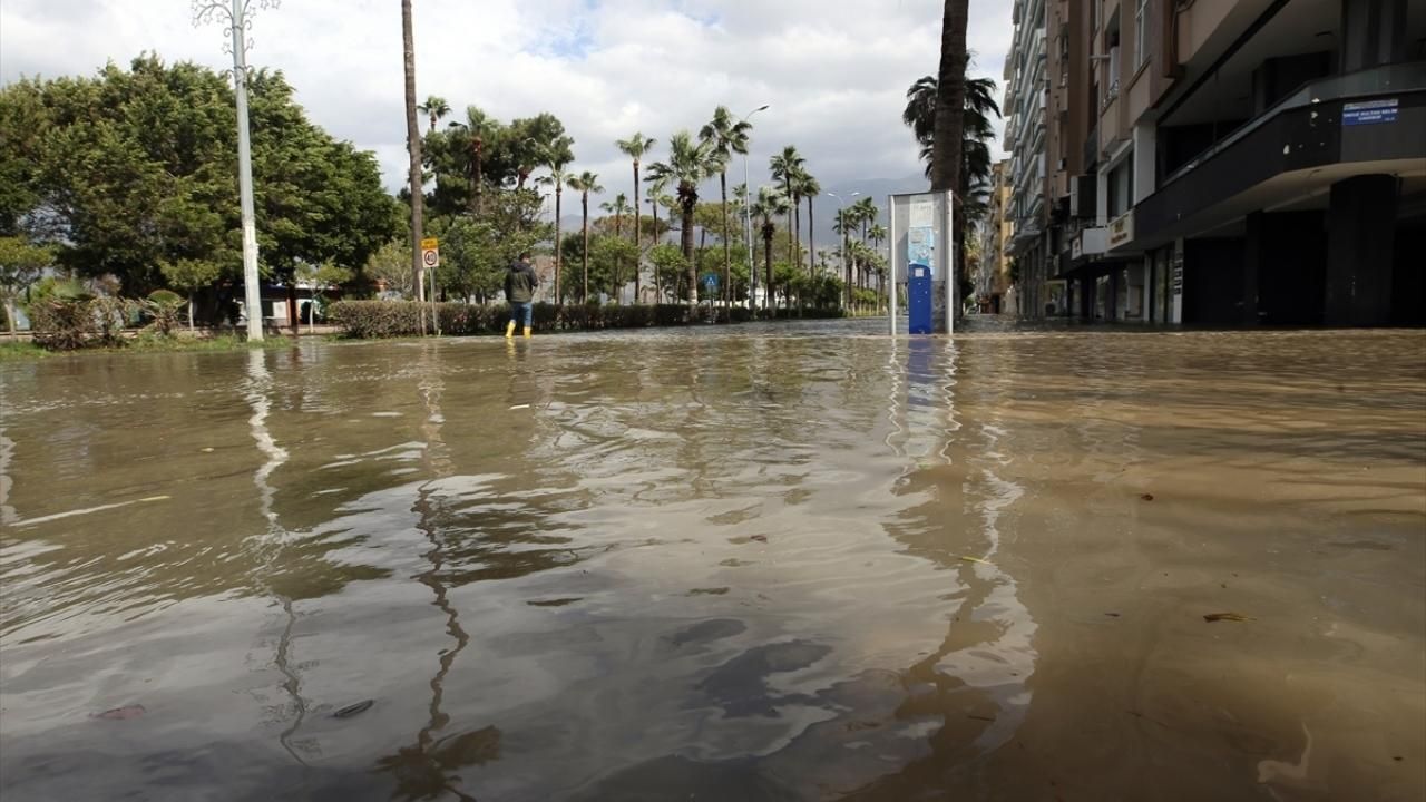 İskenderun'da deniz seviyesi yükseldi! 1