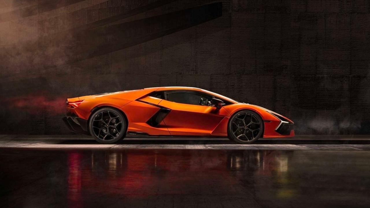 İtalyan otomobil üreticisi 60'ıncı yaşına özel araç tanıttı 11