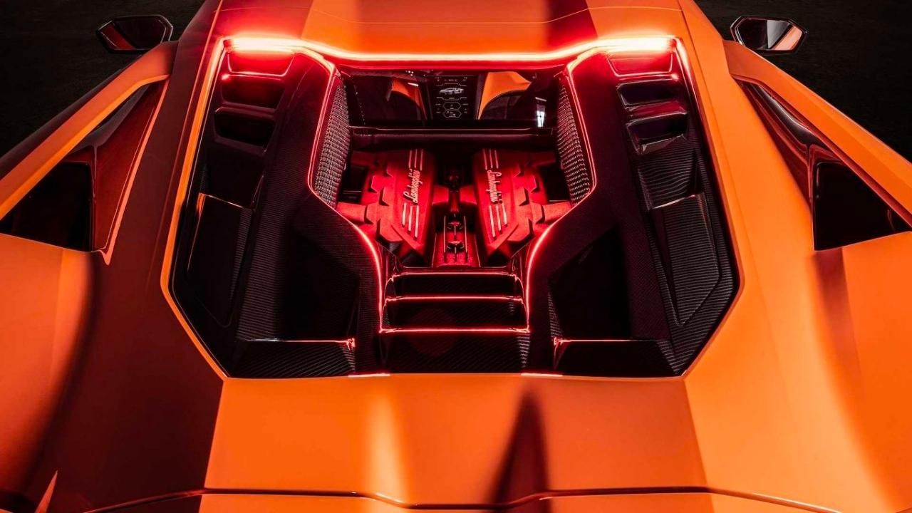 İtalyan otomobil üreticisi 60'ıncı yaşına özel araç tanıttı 10