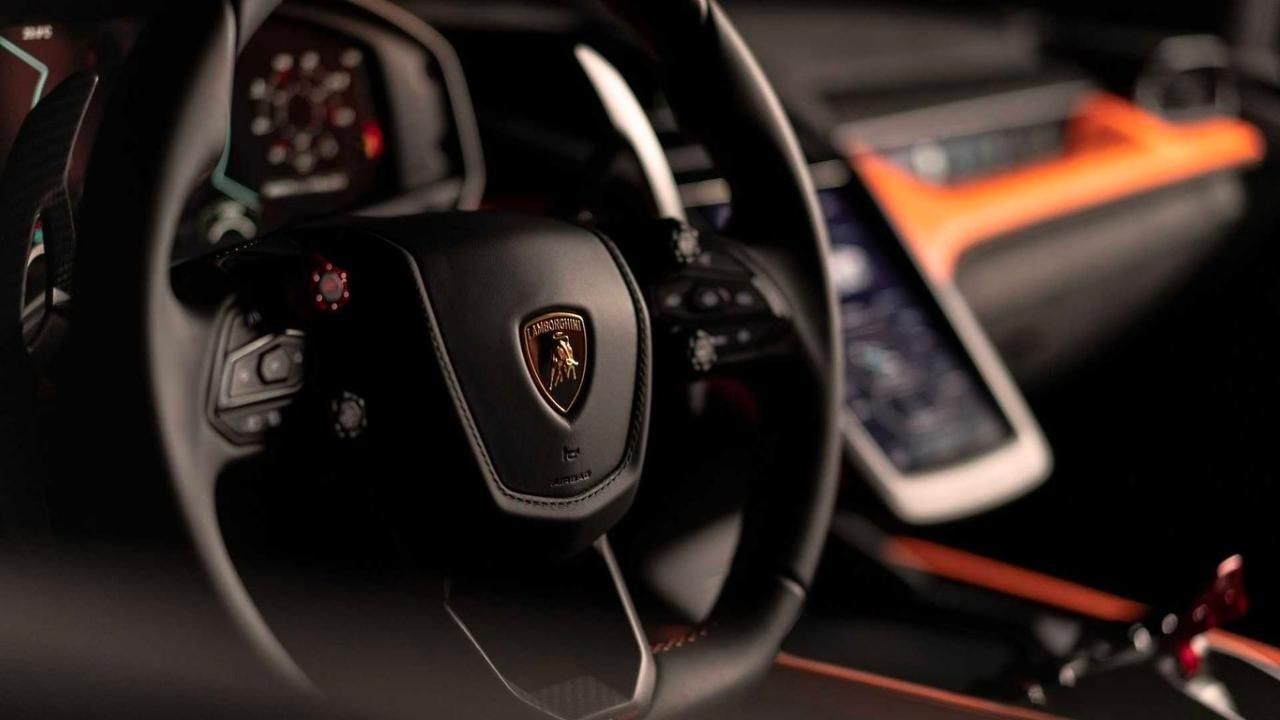 İtalyan otomobil üreticisi 60'ıncı yaşına özel araç tanıttı 4