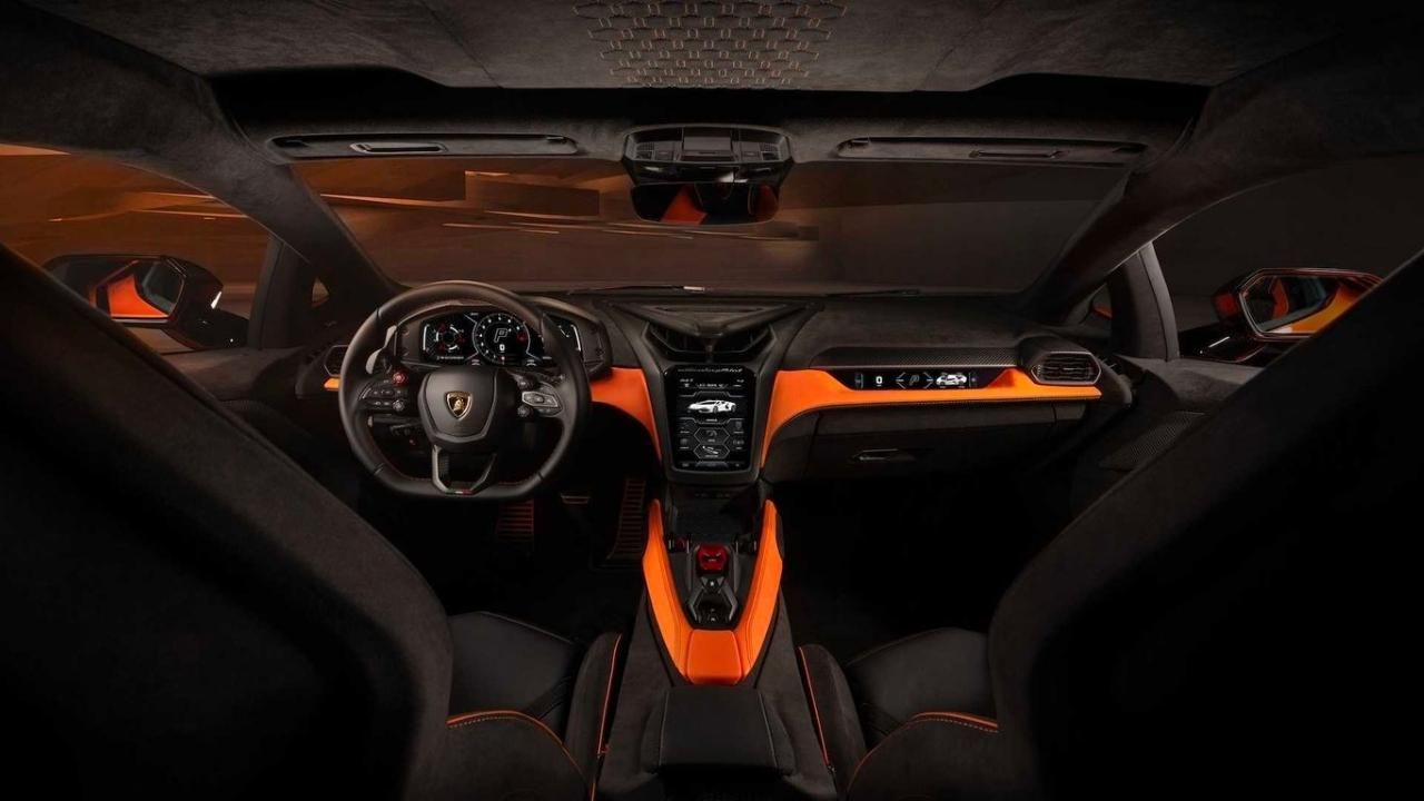 İtalyan otomobil üreticisi 60'ıncı yaşına özel araç tanıttı 5