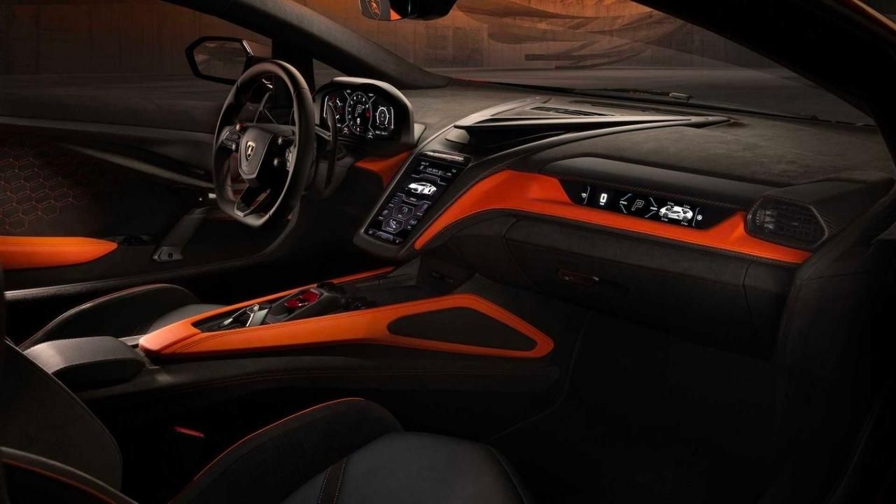 İtalyan otomobil üreticisi 60'ıncı yaşına özel araç tanıttı 6