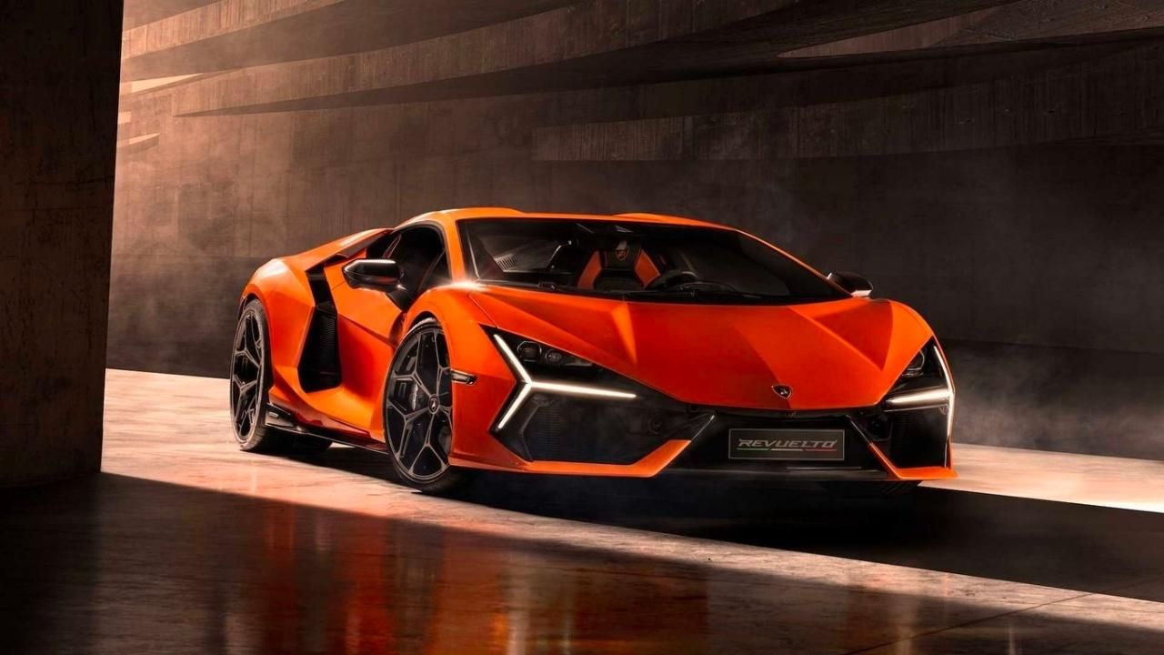 İtalyan otomobil üreticisi 60'ıncı yaşına özel araç tanıttı 9