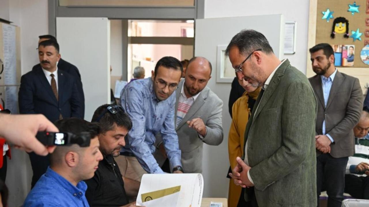 Gençlik ve Spor Bakanı Kasapoğlu, İzmir'de oyunu kullandı