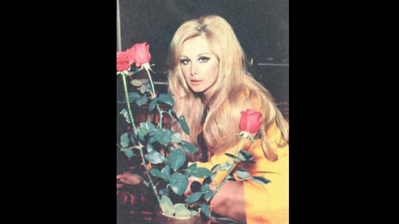 Filiz Akın güzelliğiyle yıllara meydan okuyor! 9