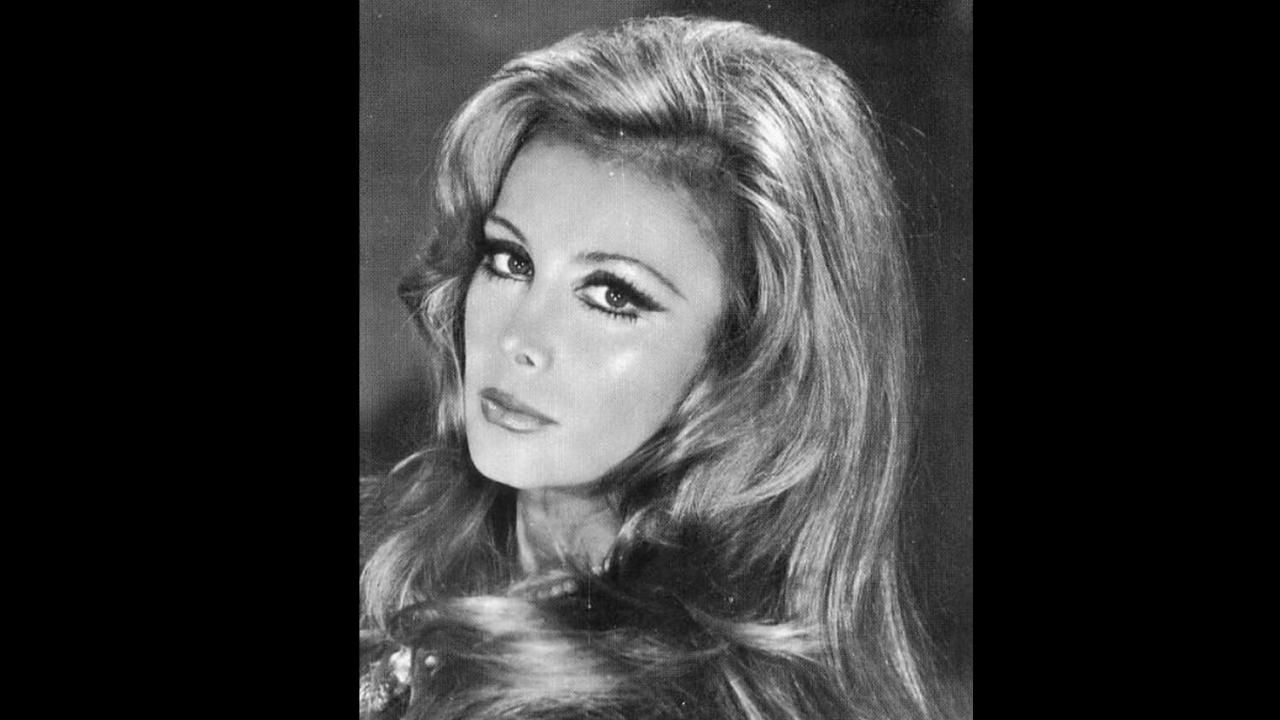 Filiz Akın güzelliğiyle yıllara meydan okuyor! 4