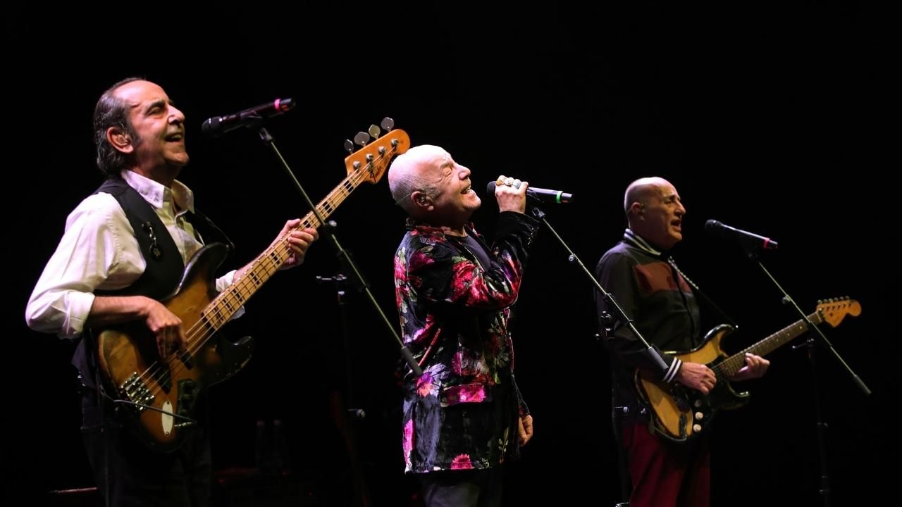 Sahnelerin tozunu attıran adam Özkan Uğur! 5