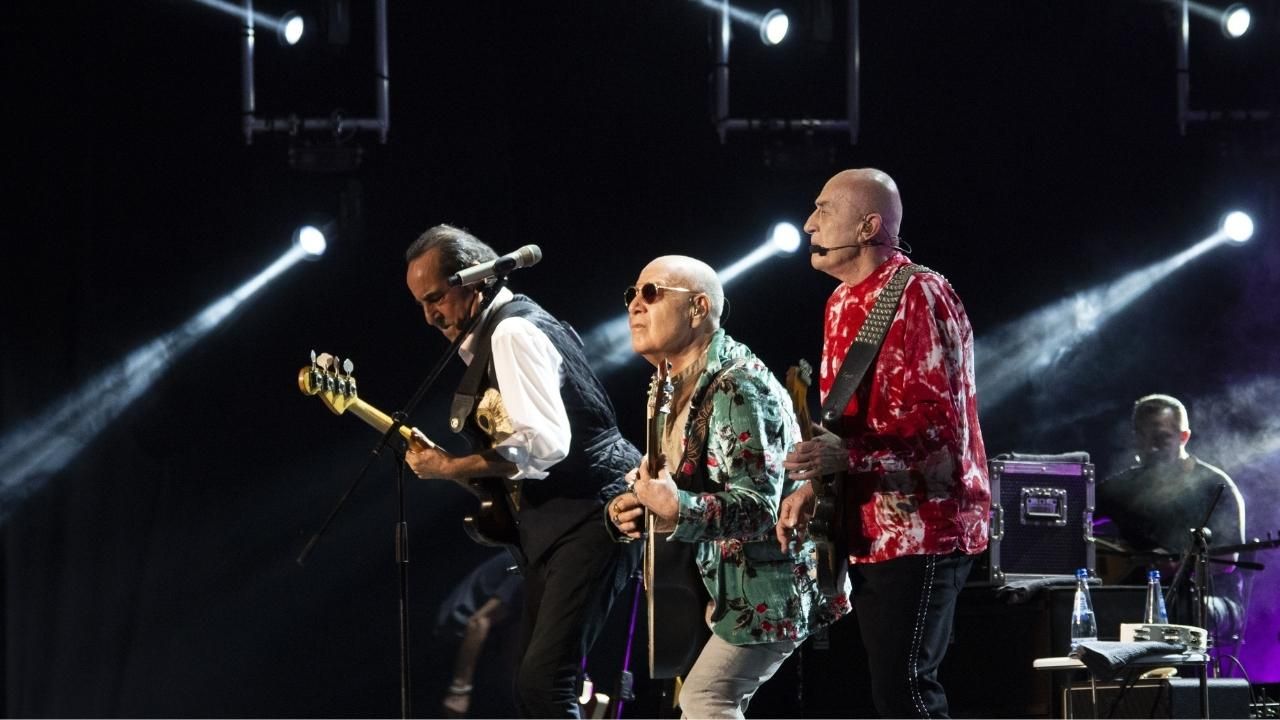 Sahnelerin tozunu attıran adam Özkan Uğur! 6