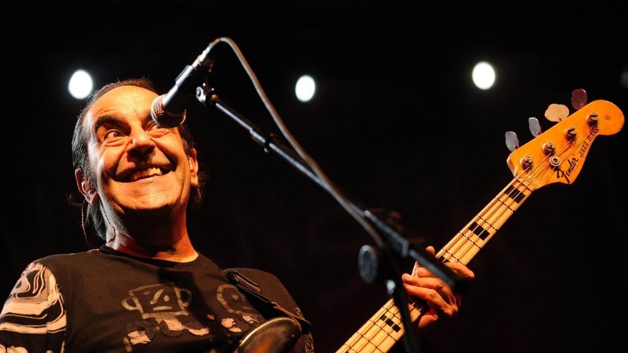 Sahnelerin tozunu attıran adam Özkan Uğur! 3