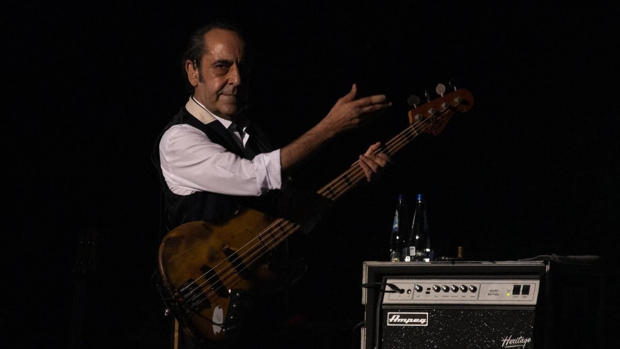 Sahnelerin tozunu attıran adam Özkan Uğur! 4