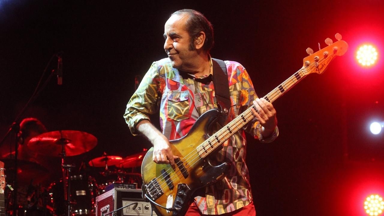 Sahnelerin tozunu attıran adam Özkan Uğur! 10