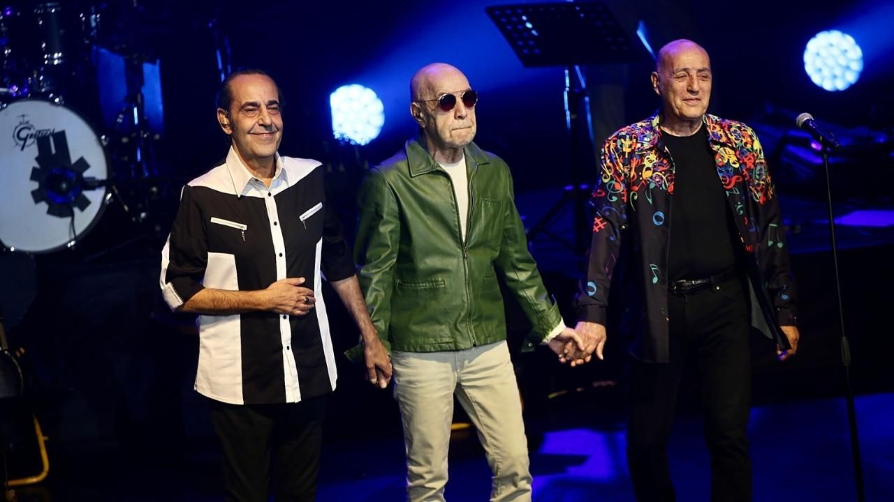 Sahnelerin tozunu attıran adam Özkan Uğur! 8