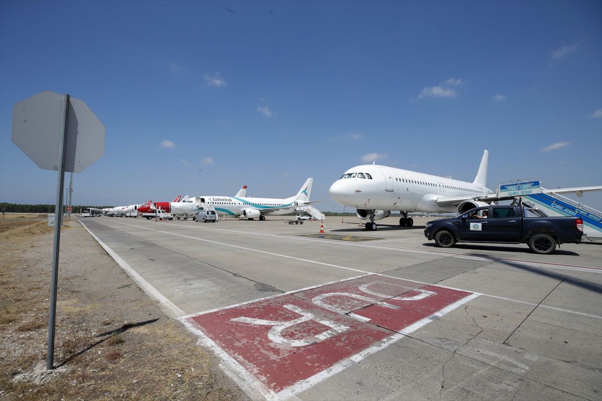 Antalya’da hava trafiğinde rekor yoğunluk! 8