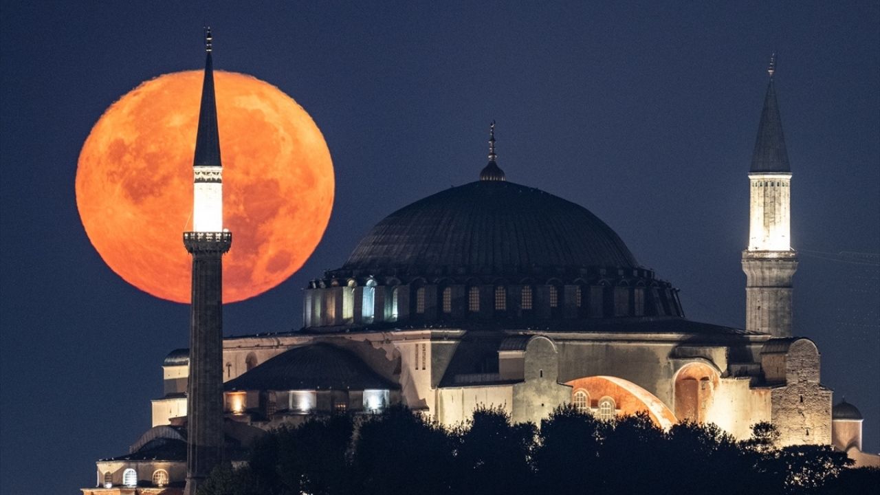 Kanlı Ay büyüledi! İşte o görüntüler 7