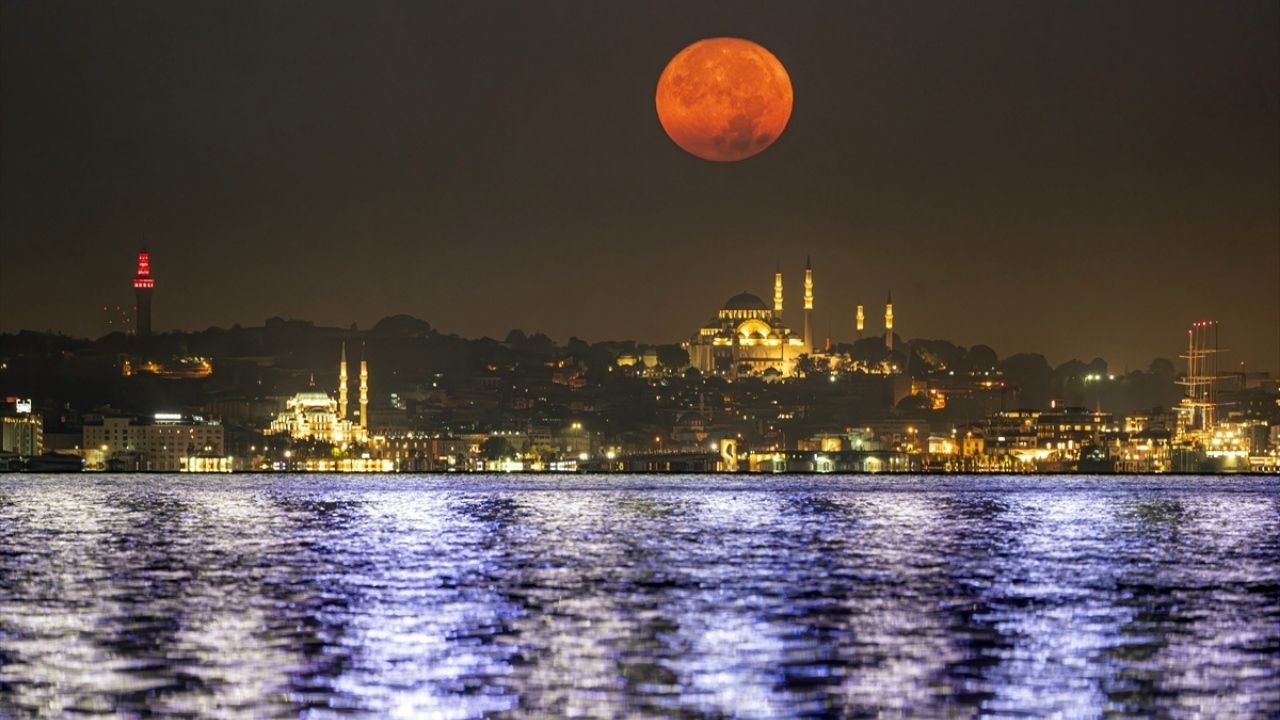 Kanlı Ay büyüledi! İşte o görüntüler 2
