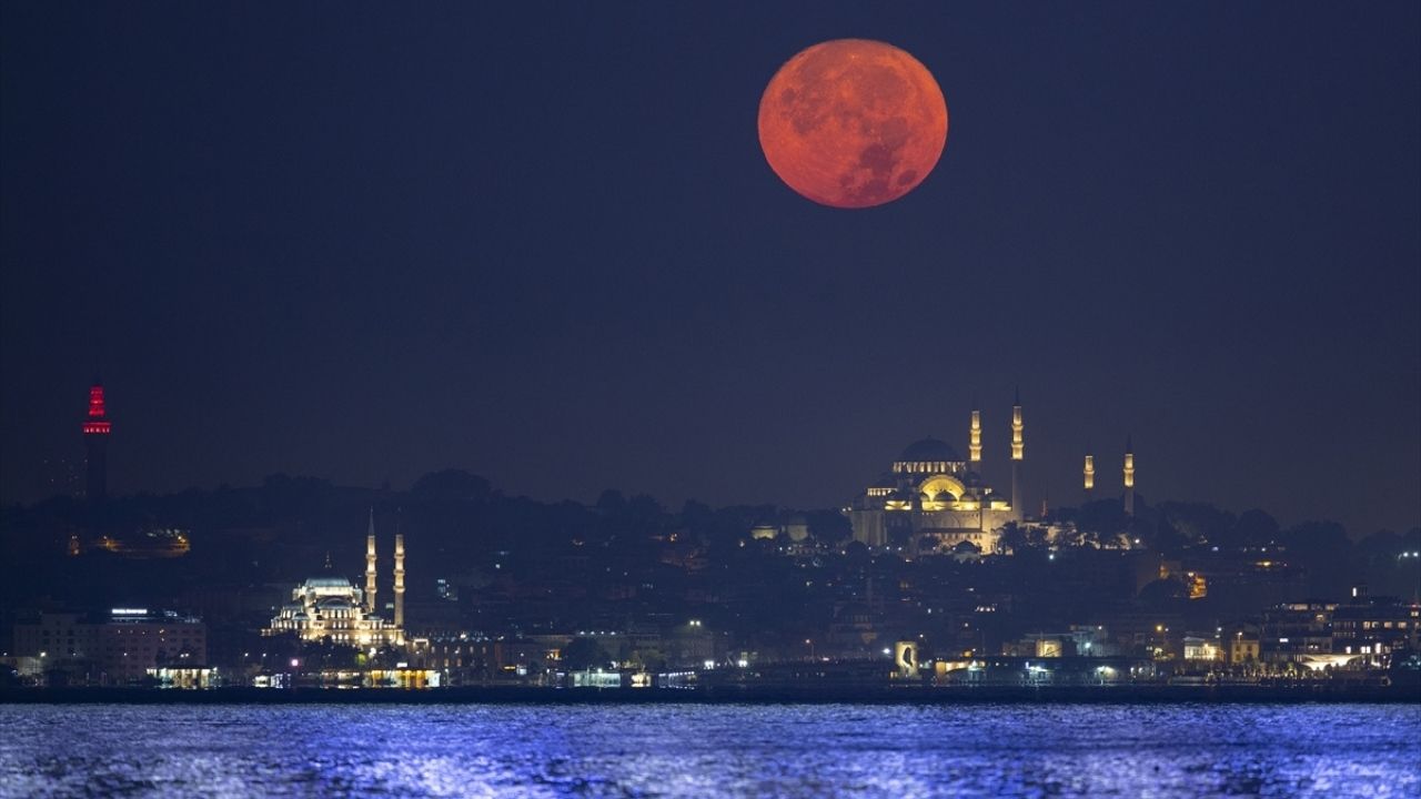 Kanlı Ay büyüledi! İşte o görüntüler 4