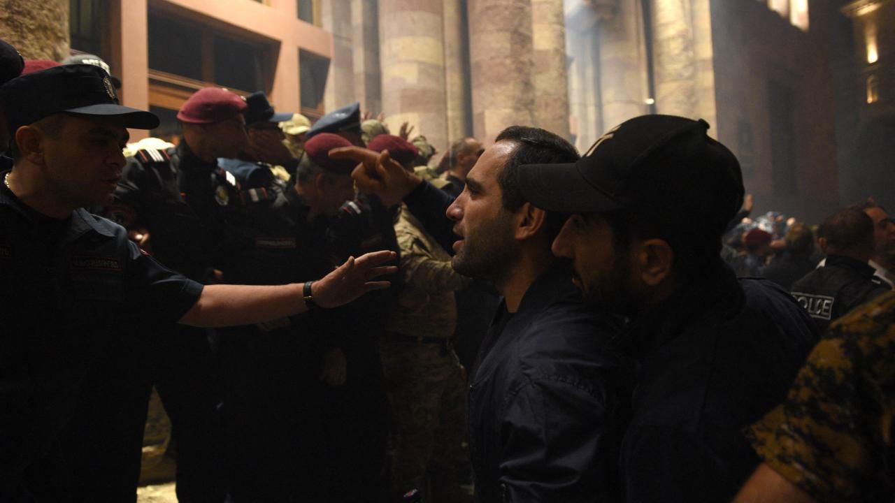 Ermenistan'da olaylı gece 10