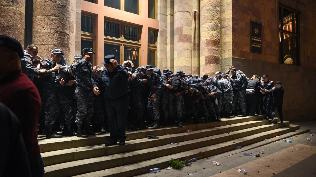 Ermenistan'da olaylı gece 5