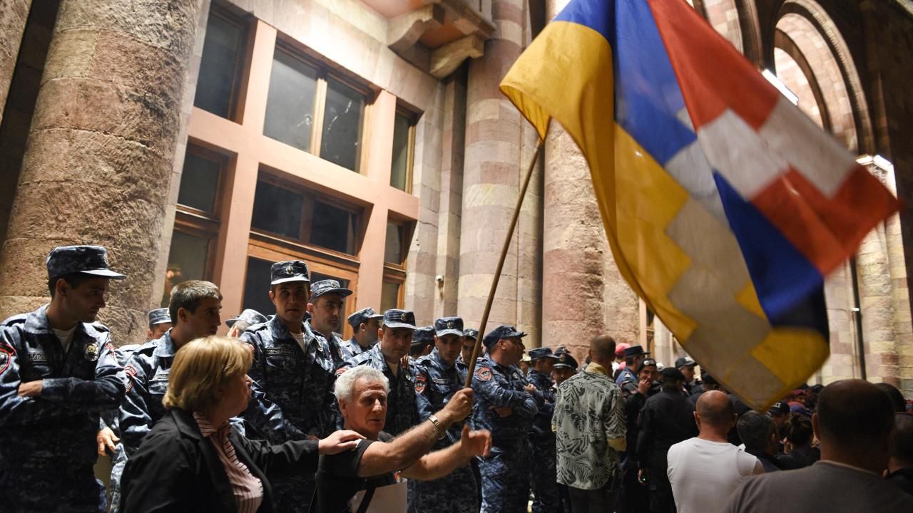 Ermenistan'da olaylı gece 3