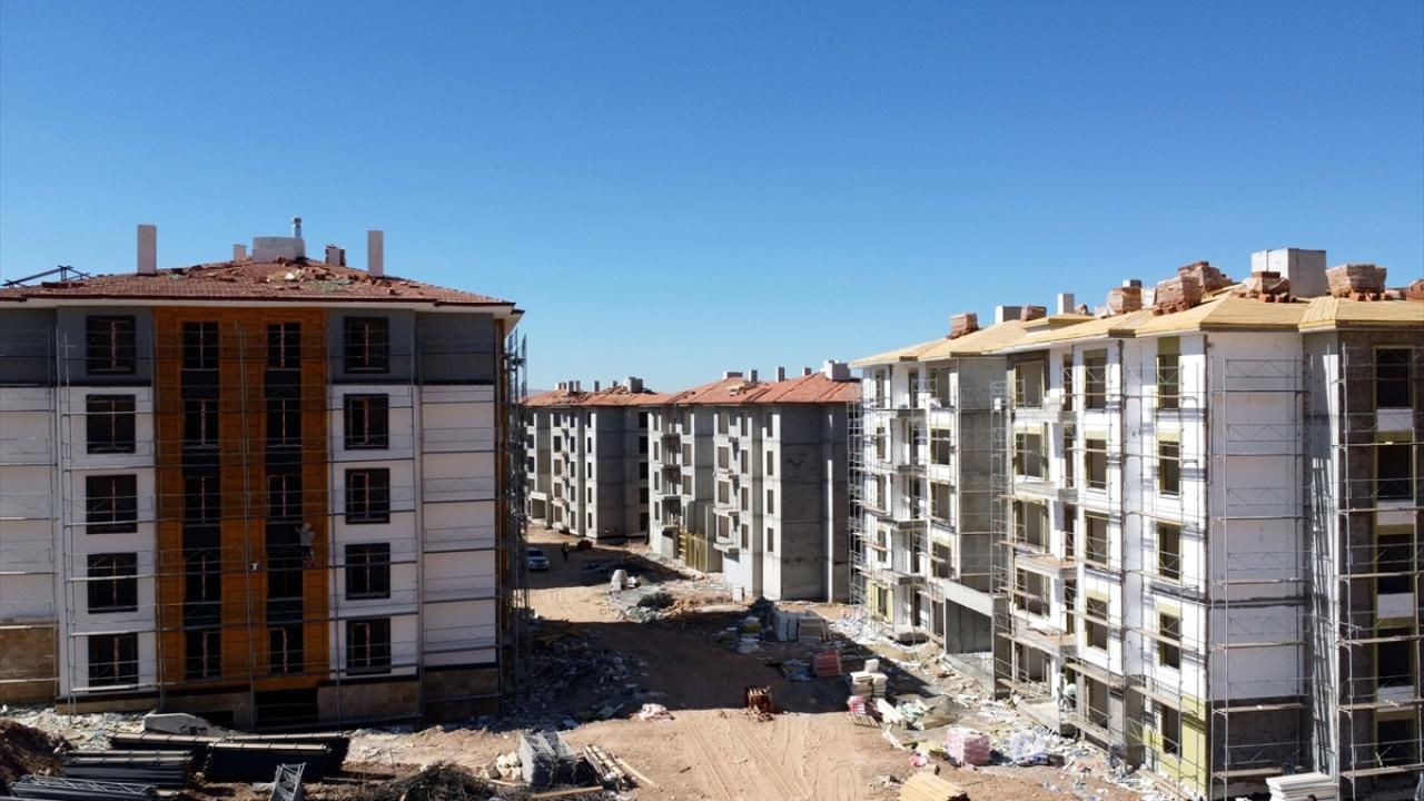 Depremden etkilenen Elazığ'da kalıcı konutlar yükseliyor 8