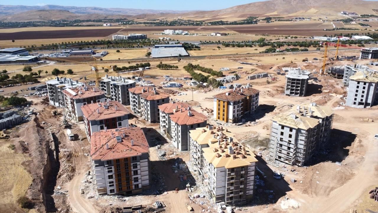 Depremden etkilenen Elazığ'da kalıcı konutlar yükseliyor 2