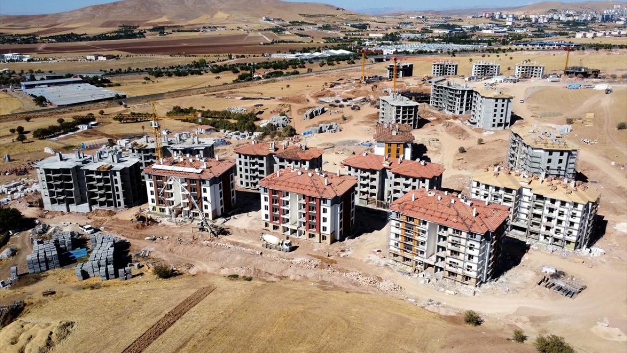 Depremden etkilenen Elazığ'da kalıcı konutlar yükseliyor 10