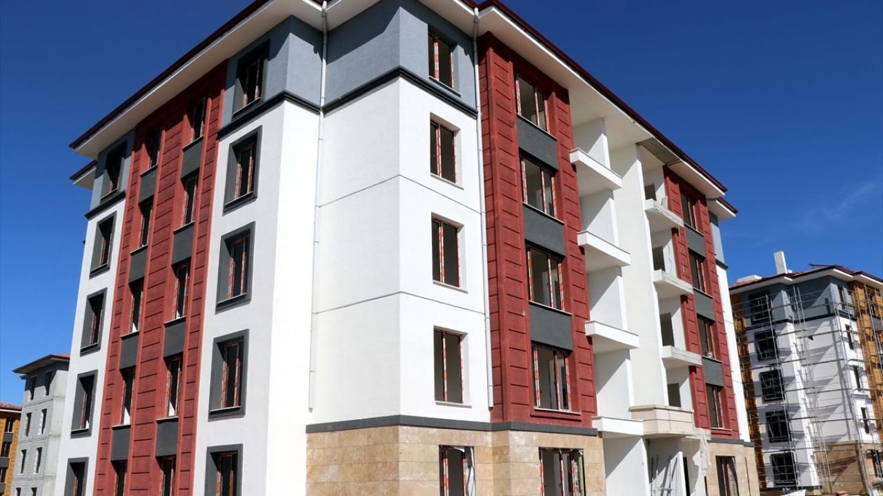 Depremden etkilenen Elazığ'da kalıcı konutlar yükseliyor 7