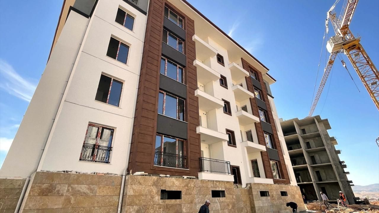 Depremden etkilenen Elazığ'da kalıcı konutlar yükseliyor 3