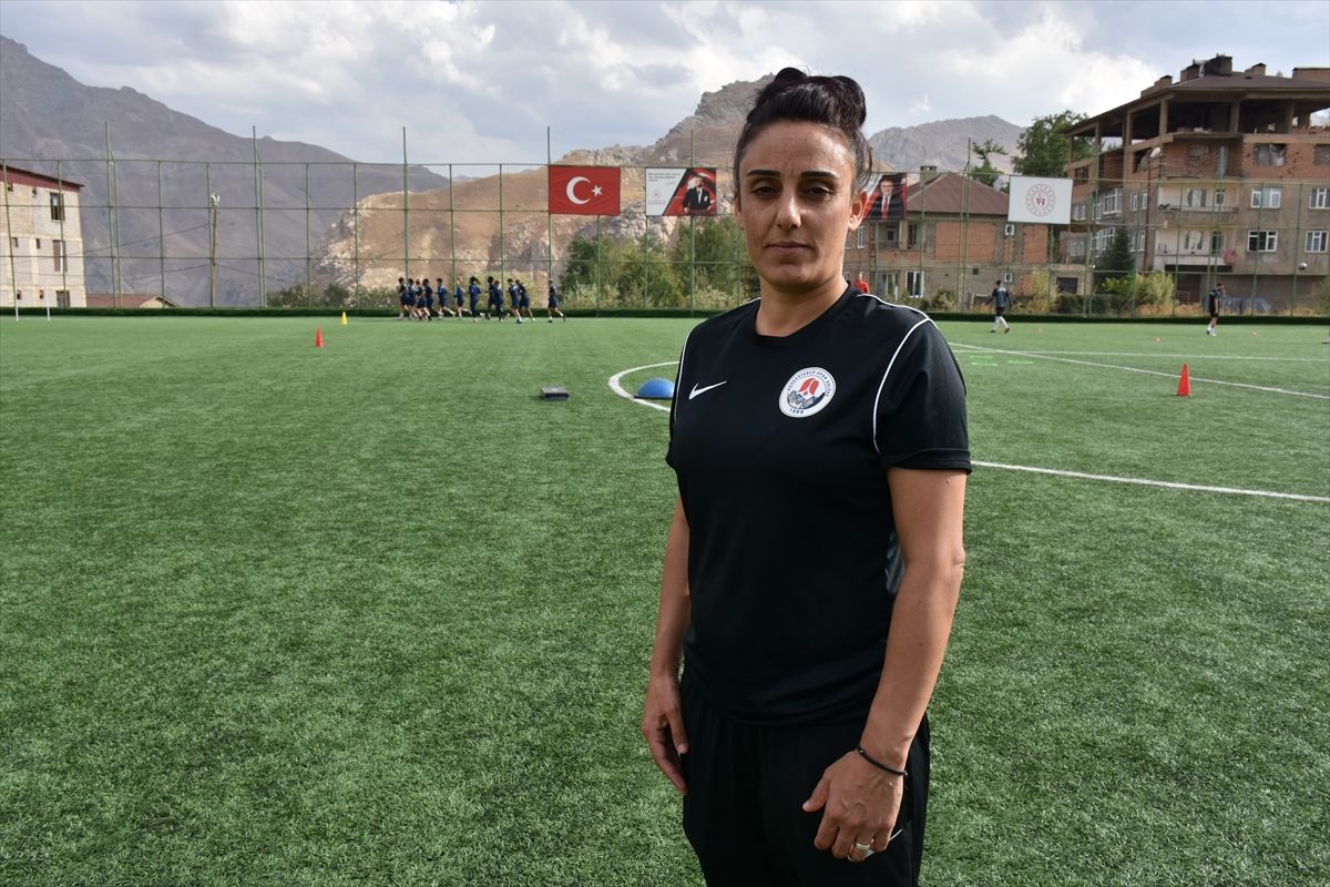 Hakkari’deki Ganalı kadın futbolcular! 6