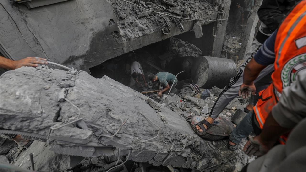 İsrail'in Gazze'ye saldırıları sürüyor 14