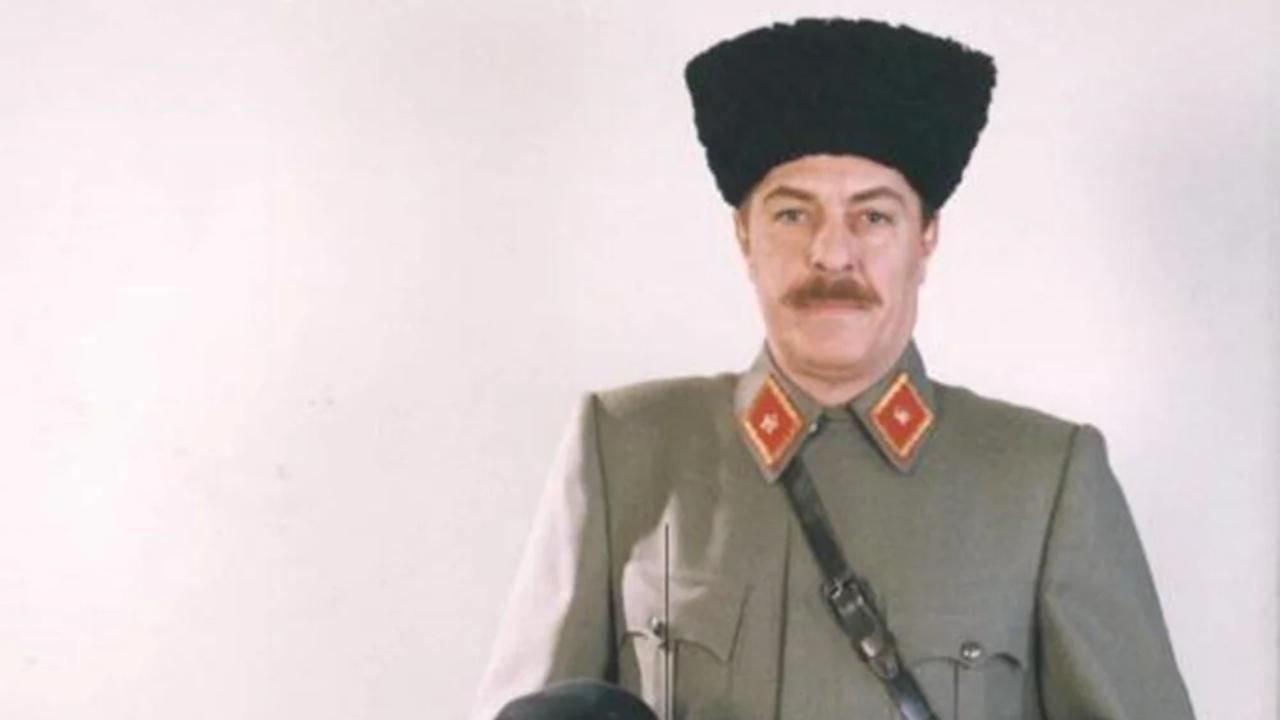 Atatürk'ü canlandıran ünlü aktörler! 9