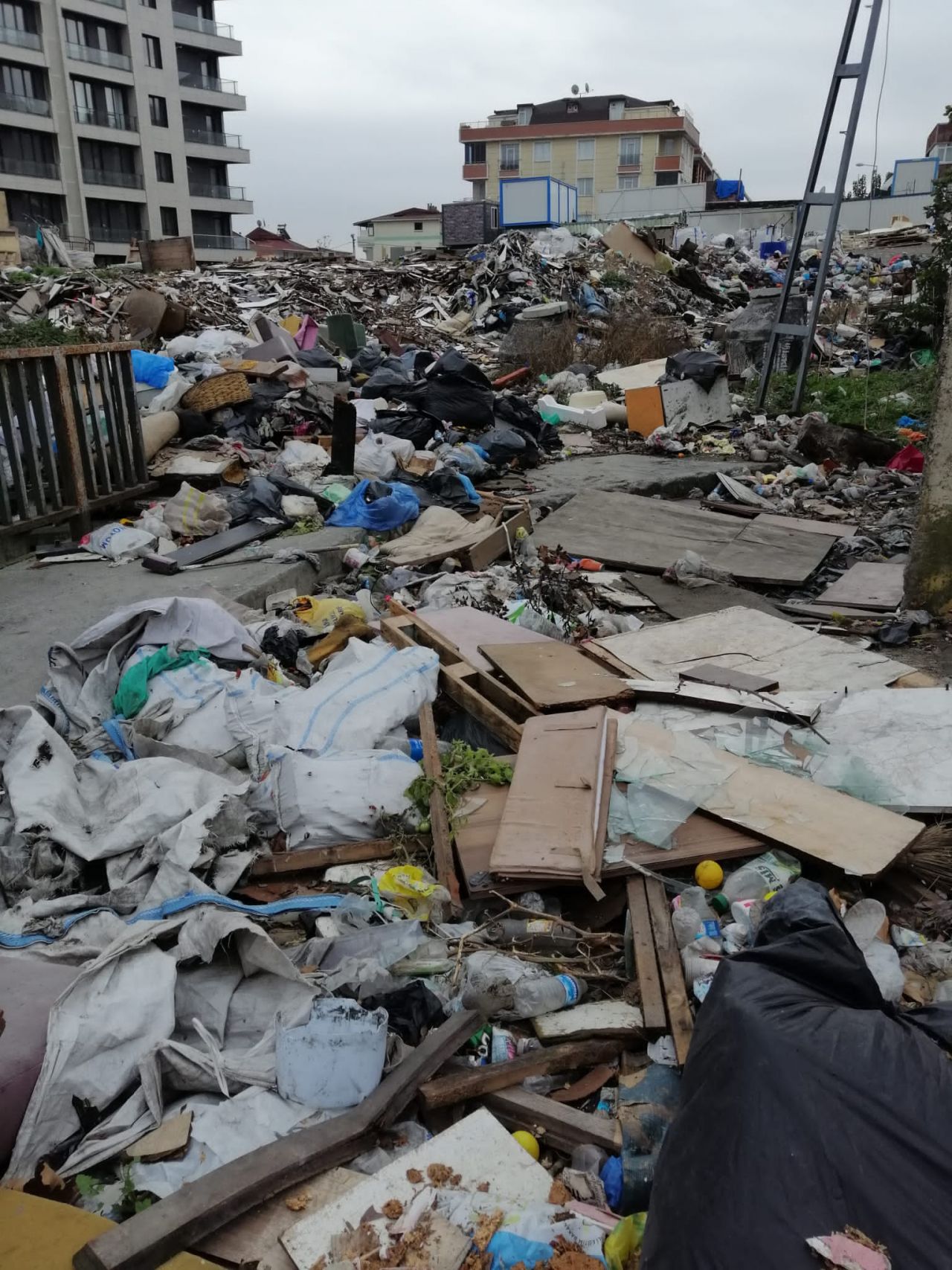 Beylikdüzü Belediyesi iş başında! Çöpler dağ oldu 5