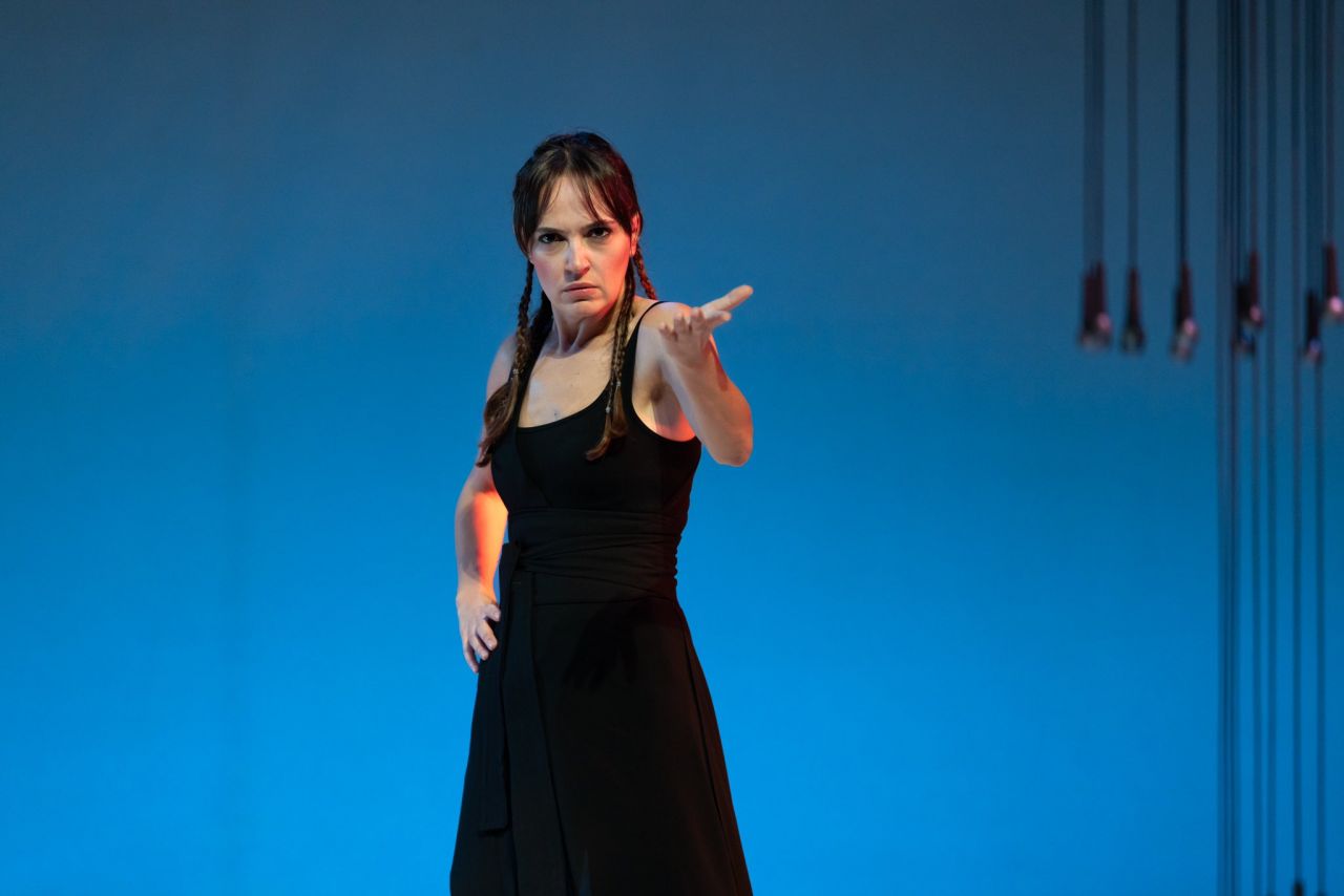 BBT'den yeni oyun: Flu Lysistrata 8