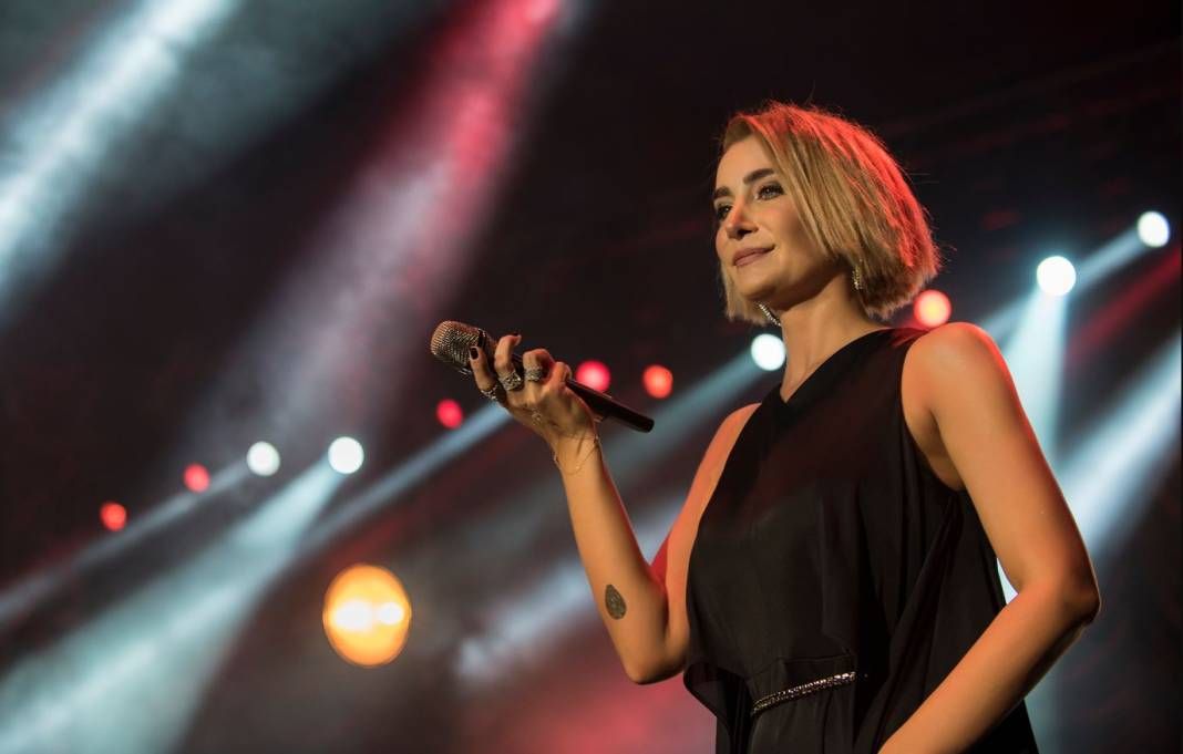 Ünlülerin yılbaşı ücretleri dudak uçuklattı 11