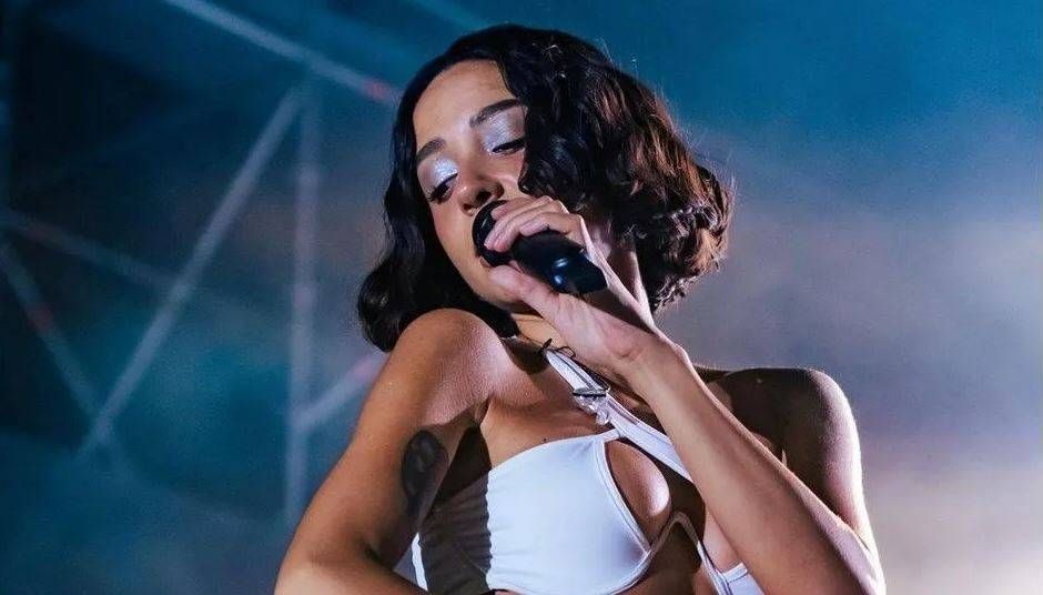 Ünlülerin yılbaşı ücretleri dudak uçuklattı 2